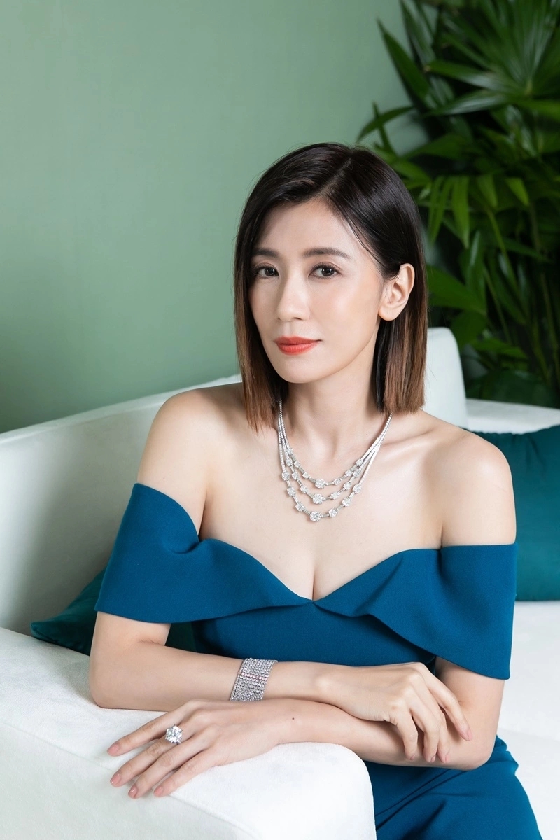 51 tuổi m&agrave; như 30 thế n&agrave;y th&igrave; chịu lu&ocirc;n đấy: Mỹ nh&acirc;n đ&uacute;ng l&agrave; mỹ nh&acirc;n, nghịch l&yacute; c&agrave;ng c&oacute; tuổi c&agrave;ng đẹp- Ảnh 8.