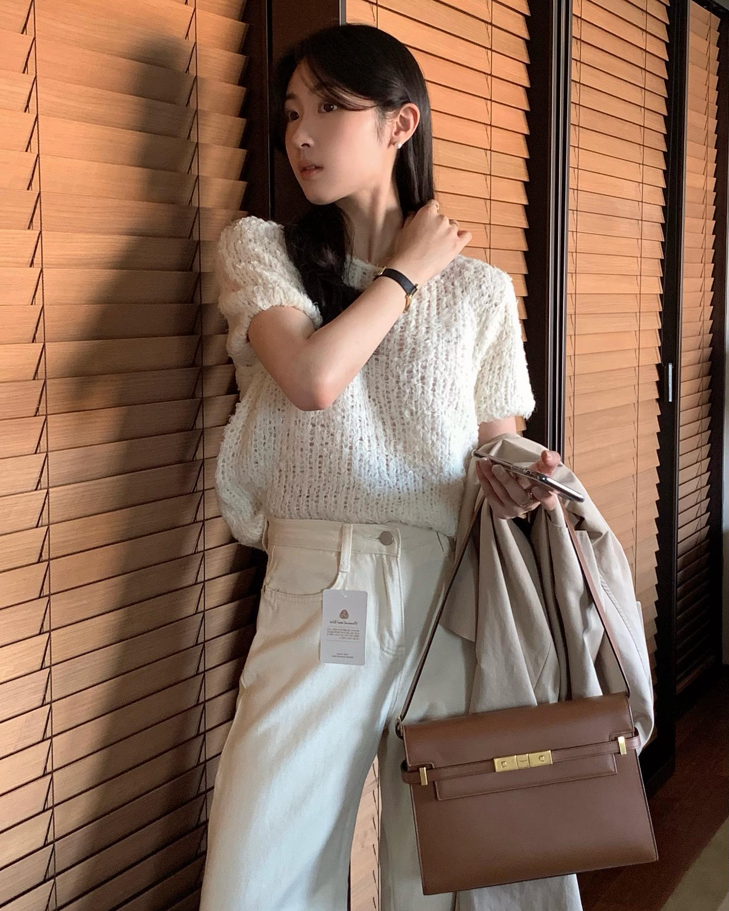 Quần jeans trắng đang hot trở lại và 4 cách mặc trẻ trung, đậm chất nữ tính- Ảnh 7. Quần jeans trắng đang hot trở lại và 4 cách mặc trẻ trung, đậm chất nữ tính- Ảnh 7.