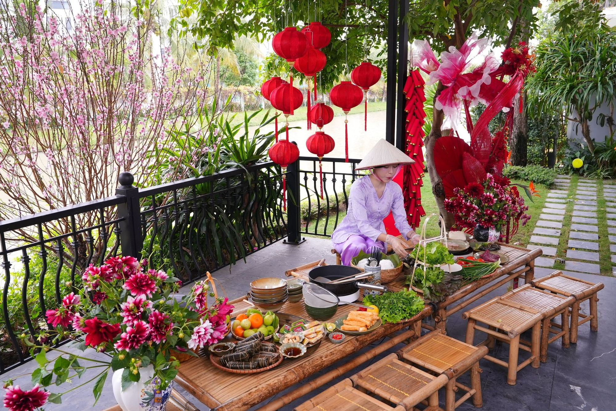 Ph&uacute; b&agrave; H&agrave; Th&agrave;nh: G&oacute;i gh&eacute;m cả Tết 3 miền v&agrave;o trong căn bếp, vận h&agrave;nh gia đ&igrave;nh theo c&aacute;ch nghệ thuật của người phụ nữ "vạn năng"- Ảnh 1.