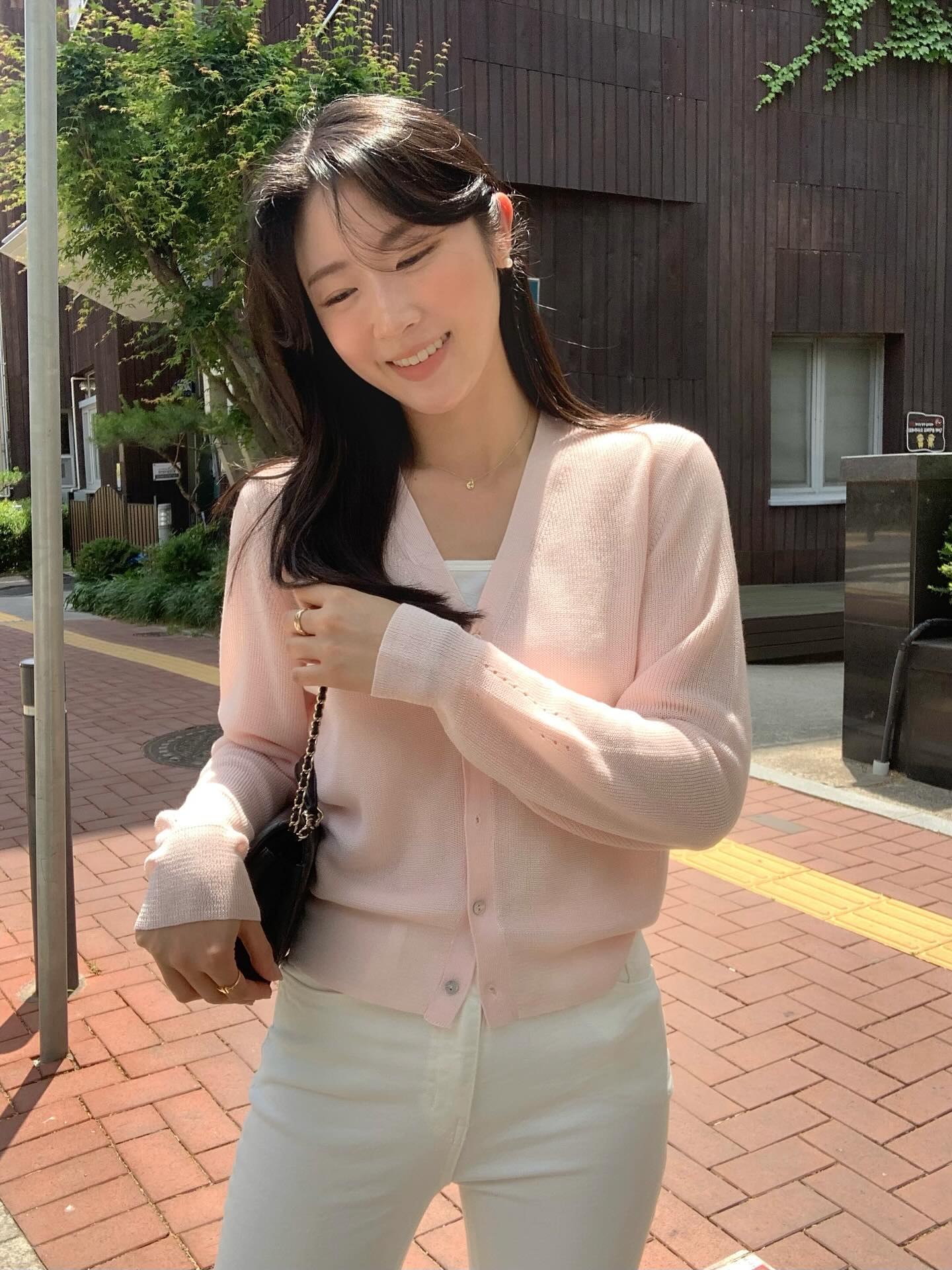 Quần jeans trắng đang hot trở lại và 4 cách mặc trẻ trung, đậm chất nữ tính- Ảnh 3. Quần jeans trắng đang hot trở lại và 4 cách mặc trẻ trung, đậm chất nữ tính- Ảnh 3.