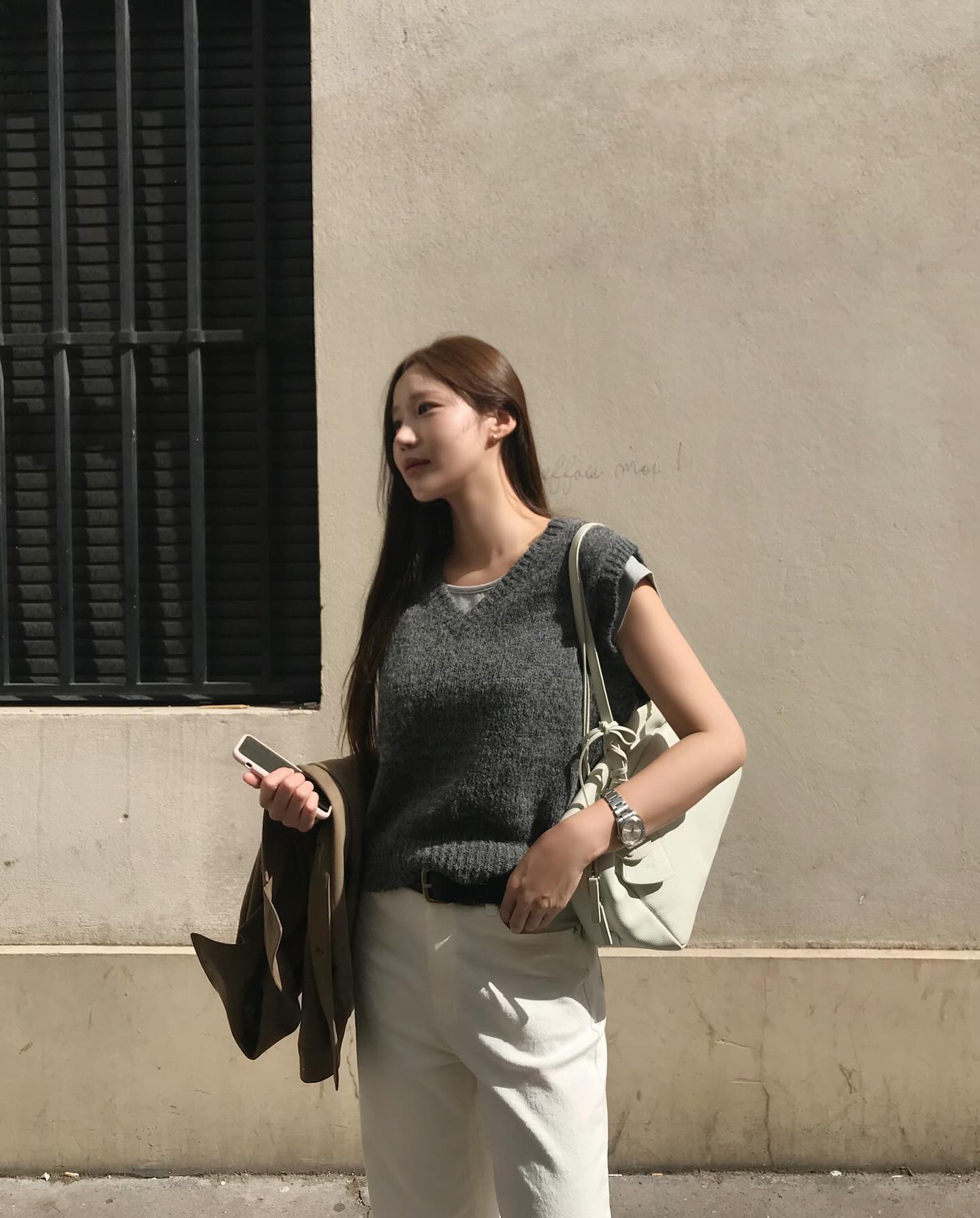 Quần jeans trắng đang hot trở lại và 4 cách mặc trẻ trung, đậm chất nữ tính- Ảnh 1. Quần jeans trắng đang hot trở lại và 4 cách mặc trẻ trung, đậm chất nữ tính- Ảnh 1.