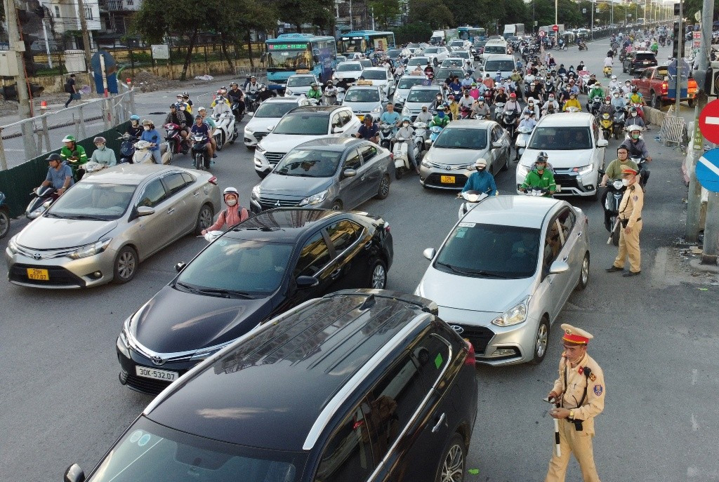 H&agrave; Nội: Cấm xe taxi v&agrave;o giờ cao điểm tr&ecirc;n phố Kh&acirc;m Thi&ecirc;n từ ng&agrave;y 14/2- Ảnh 1.