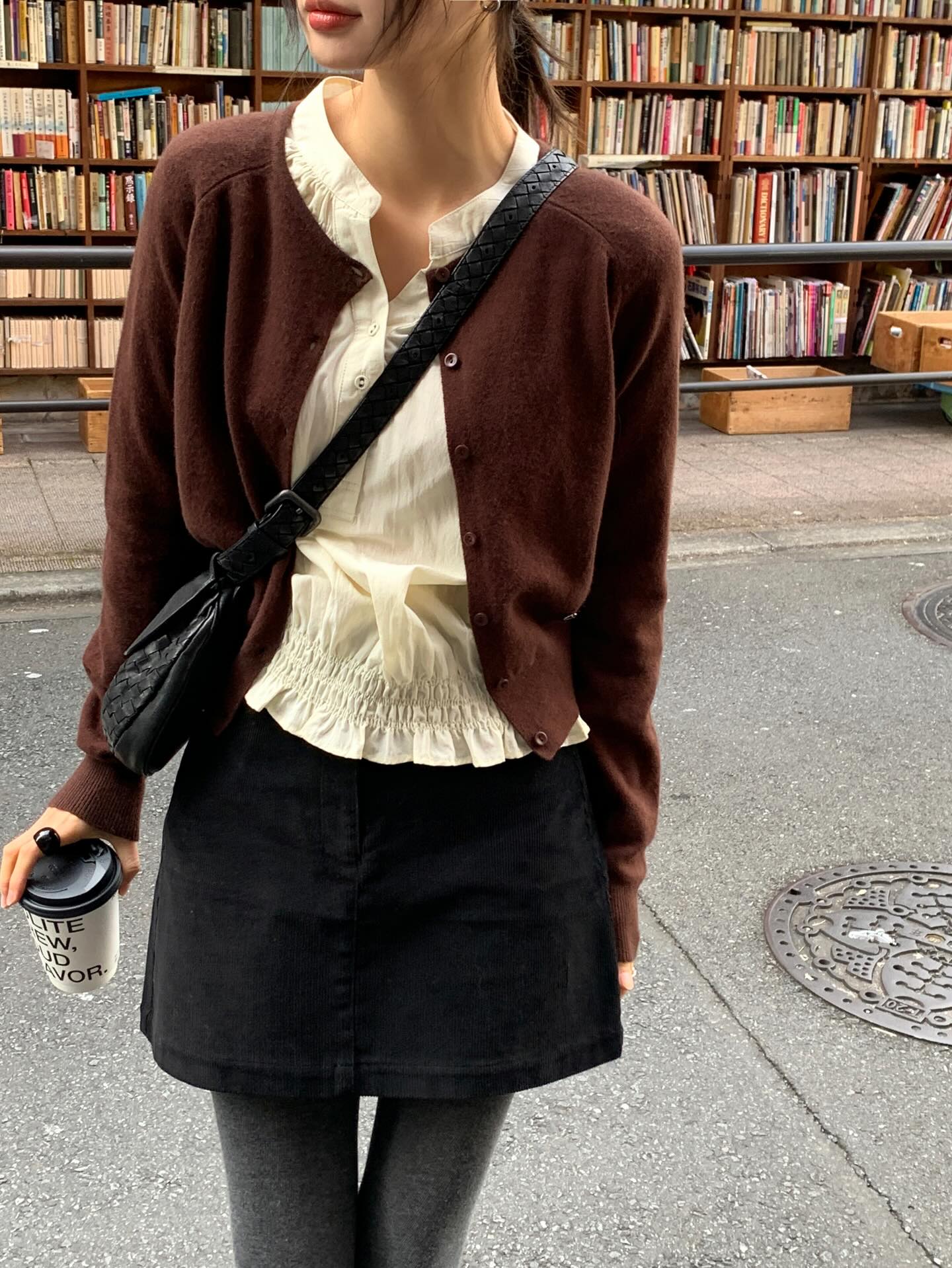 3 gam m&agrave;u trầm nhưng kh&ocirc;ng hề gi&agrave; nua, cứ mặc l&ecirc;n l&agrave; sang chảnh thời thượng- Ảnh 2.