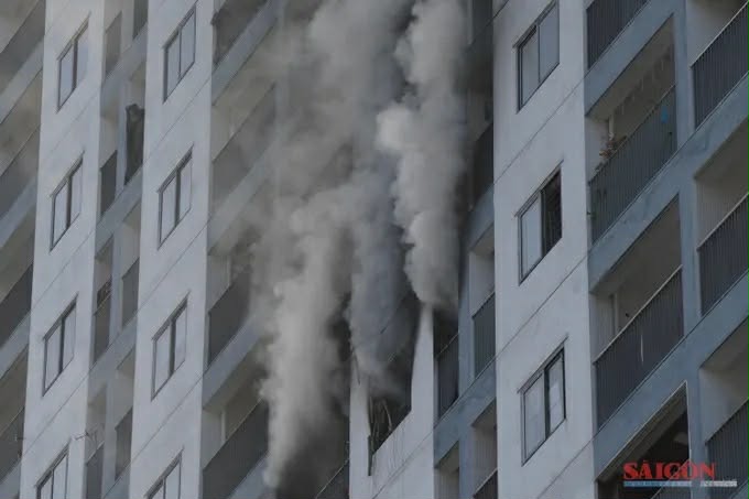 Vụ cháy chung cư ở Nha Trang khiến 2 người tử vong: Hàng xóm nghe tiếng cãi vã trong căn hộ trước khi cháy- Ảnh 1.