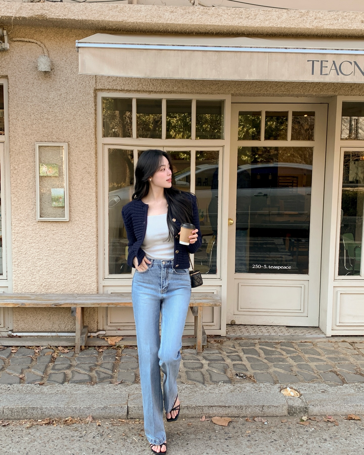 4 cách mặc áo khoác siêu tôn dáng, chị em phải ghim ngay để tới Tết sành điệu xuất sắc- Ảnh 1.