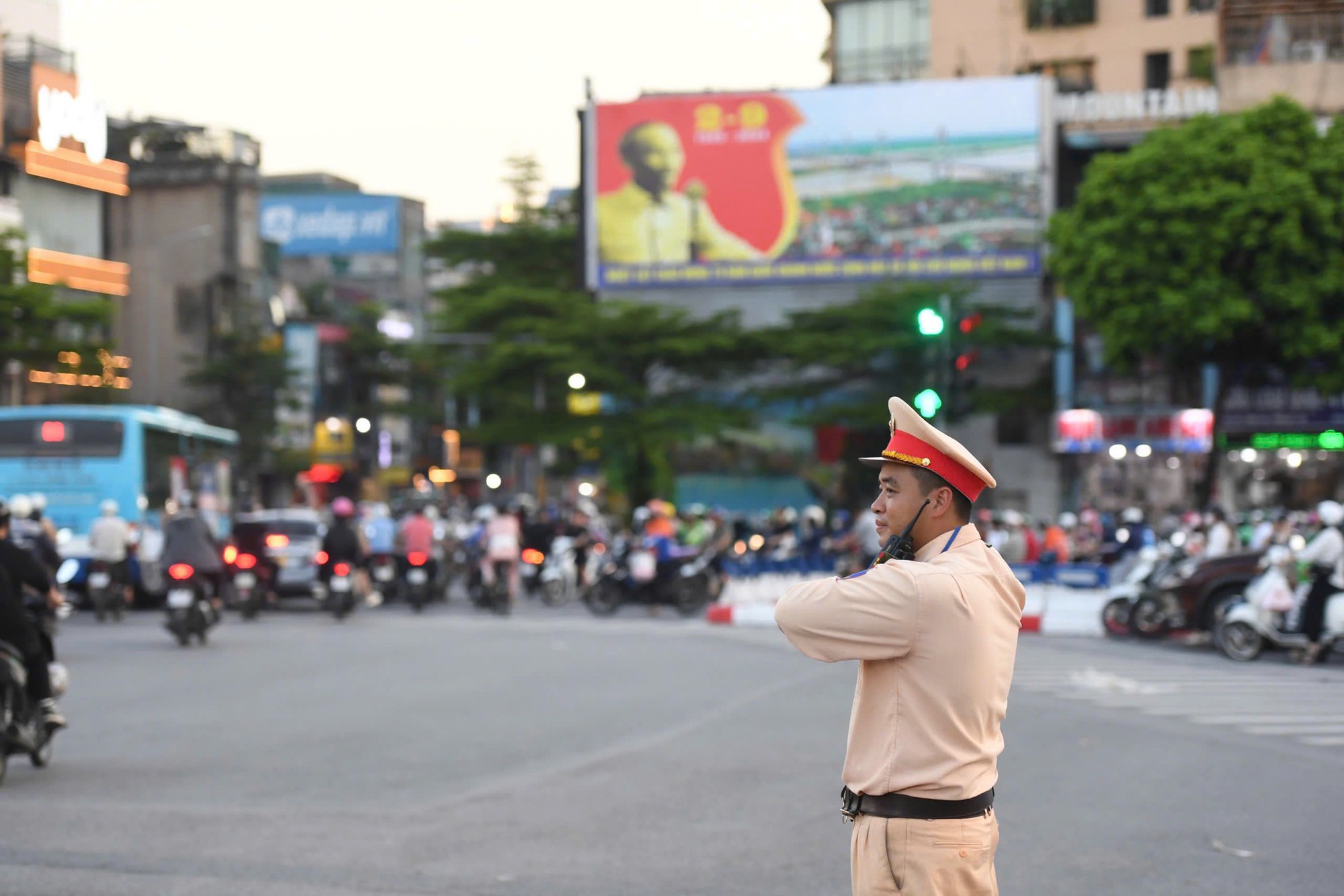 Tất cả người tham gia giao th&ocirc;ng ở H&agrave; Nội ch&uacute; &yacute;!- Ảnh 1.