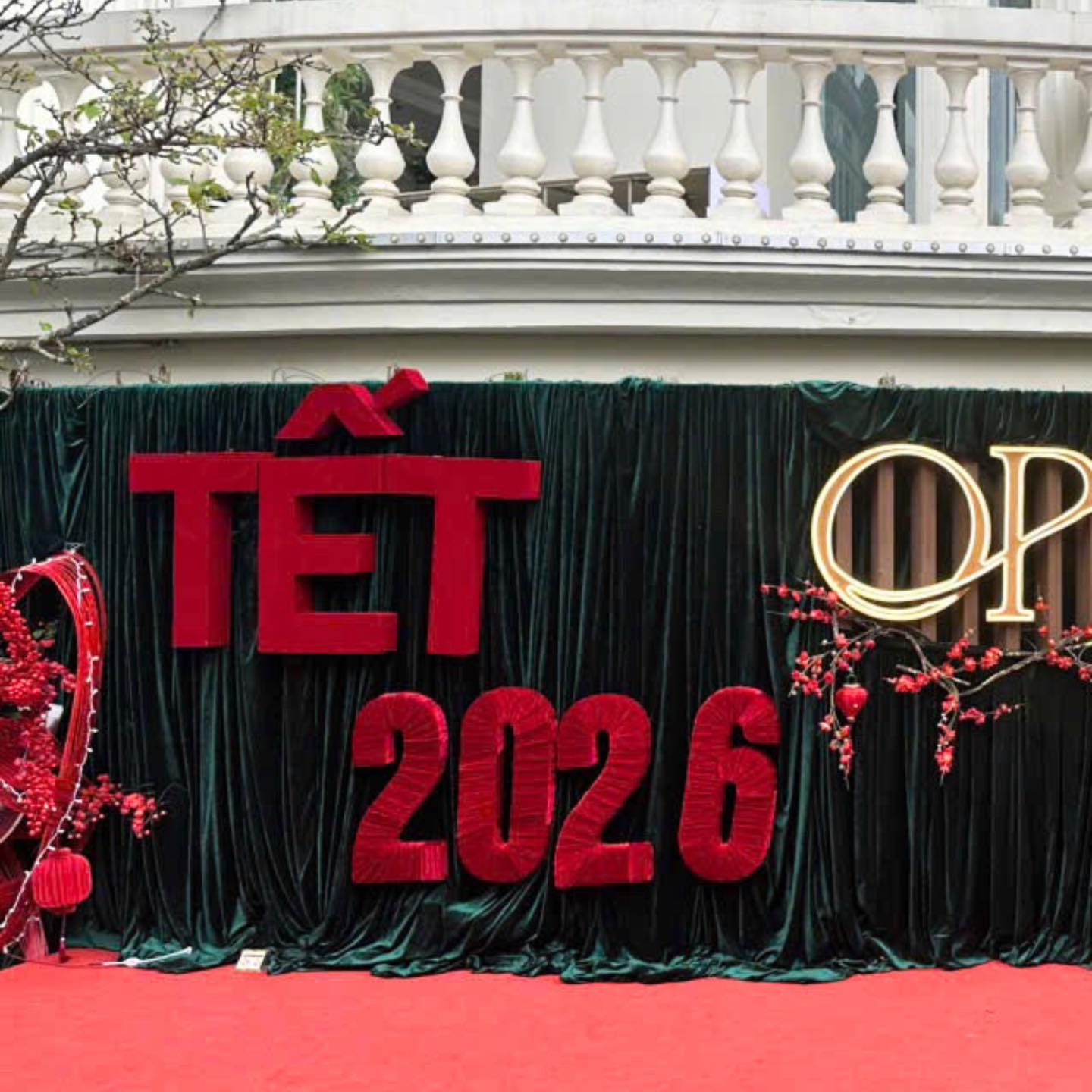 Mẹ bỉm Mai Ngọc đưa b&eacute; Panda đi dạo, v&ocirc; t&igrave;nh tiết lộ dinh thự nh&agrave; chồng trang ho&agrave;ng Tết lộng lẫy, xa hoa- Ảnh 4.