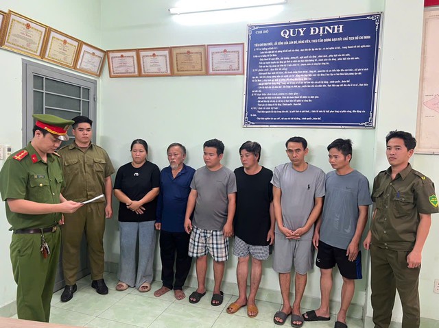 Tịch thu h&agrave;ng tấn tang vật sau khi kh&aacute;m x&eacute;t 5 địa điểm: 'Giật m&igrave;nh' danh s&aacute;ch hạt n&ecirc;m, nước mắm giả- Ảnh 3.