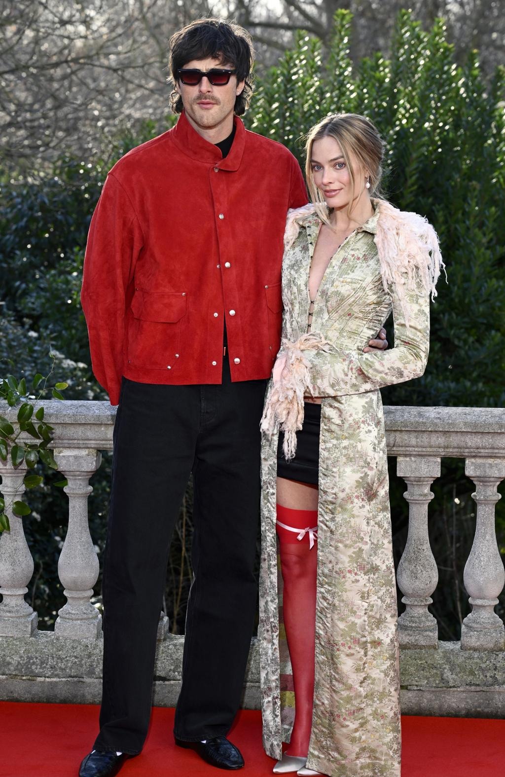 Cặp đôi đẹp nhất thế giới hiện tại: Lên đồ đồng điệu như fashion show, 