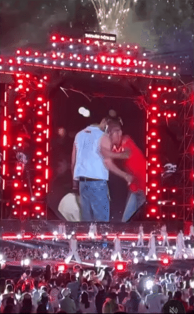 Khoảnh khắc 2 giây gây bức xúc tại sự kiện của Trấn Thành- Ảnh 3. Khoảnh khắc 2 giây gây bức xúc tại sự kiện của Trấn Thành- Ảnh 3.