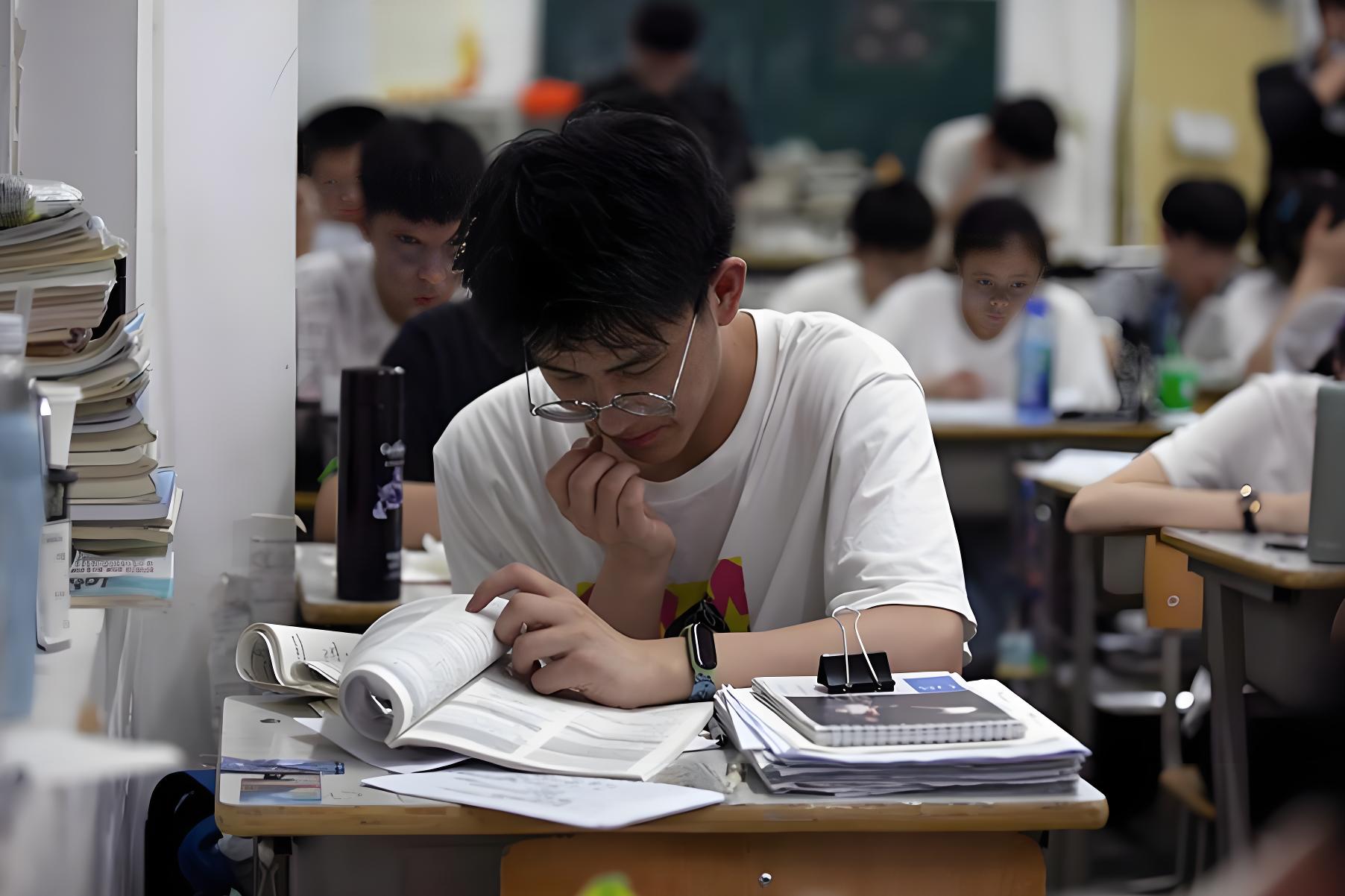 Kh&ocirc;ng phải top 1, thứ hạng n&agrave;y trong lớp mới l&agrave; người th&agrave;nh c&ocirc;ng, ph&aacute;t đạt nhất khi ra x&atilde; hội: Nghi&ecirc;n cứu 10 năm đ&atilde; chứng minh!- Ảnh 1.