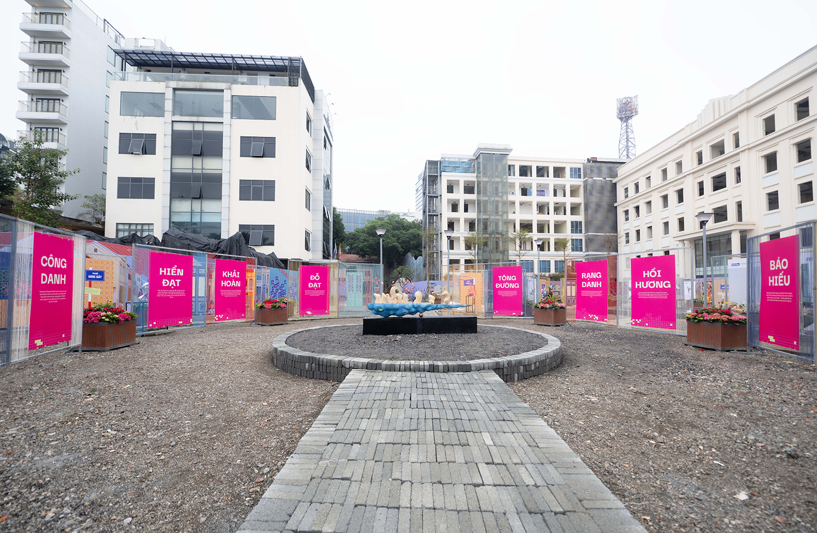 Cảnh tượng bất ngờ trước kh&ocirc;ng gian mới c&ocirc;ng vi&ecirc;n ph&iacute;a Đ&ocirc;ng hồ Gươm- Ảnh 6.