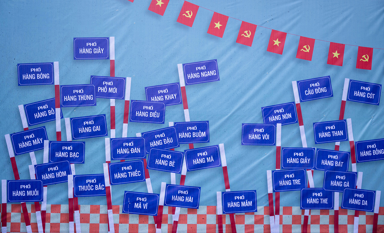 Cảnh tượng bất ngờ trước kh&ocirc;ng gian mới c&ocirc;ng vi&ecirc;n ph&iacute;a Đ&ocirc;ng hồ Gươm- Ảnh 3.