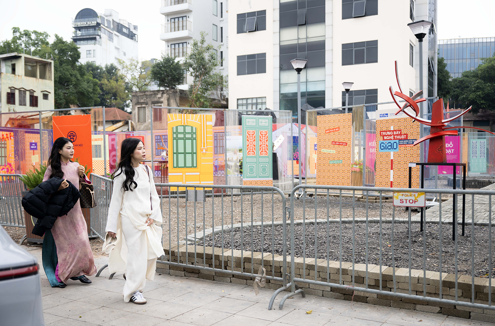 Cảnh tượng bất ngờ trước kh&ocirc;ng gian mới c&ocirc;ng vi&ecirc;n ph&iacute;a Đ&ocirc;ng hồ Gươm- Ảnh 11.