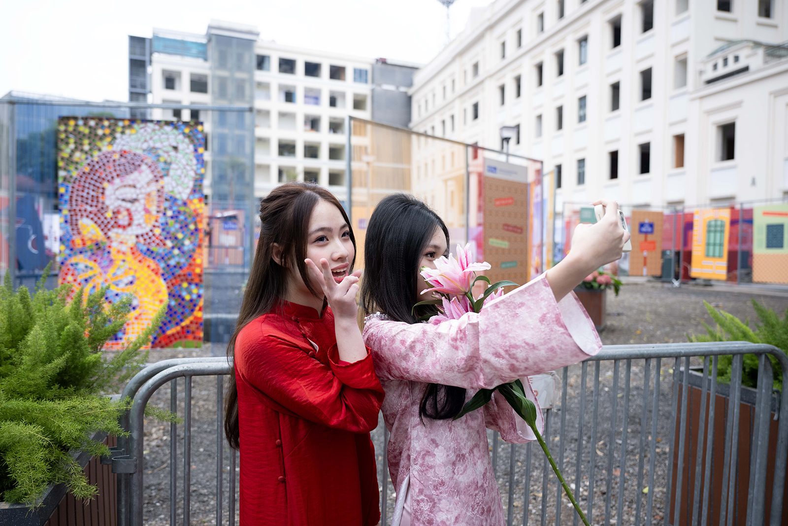 Cảnh tượng bất ngờ trước kh&ocirc;ng gian mới c&ocirc;ng vi&ecirc;n ph&iacute;a Đ&ocirc;ng hồ Gươm- Ảnh 10.