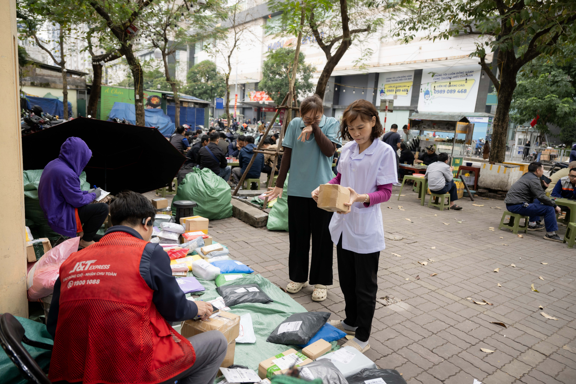 Chuyện g&igrave; xảy ra trong ng&agrave;y l&agrave;m việc cuối c&ugrave;ng của c&aacute;c shipper ở H&agrave; Nội?- Ảnh 4.
