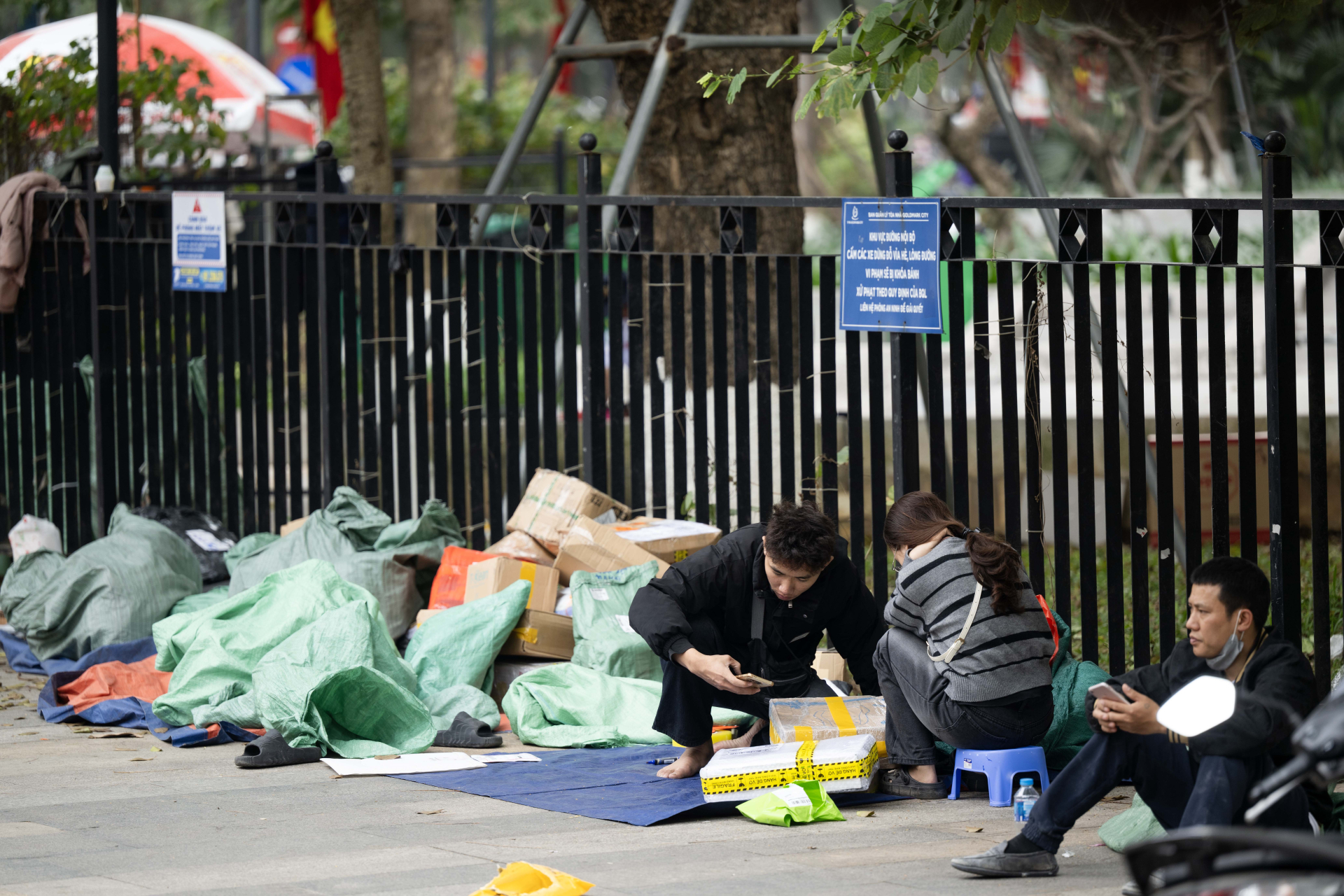 Chuyện g&igrave; xảy ra trong ng&agrave;y l&agrave;m việc cuối c&ugrave;ng của c&aacute;c shipper ở H&agrave; Nội?- Ảnh 7.