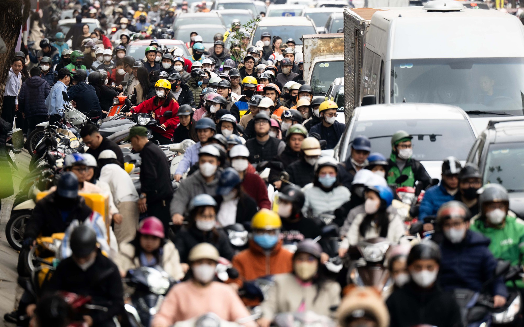 Biển người “chôn chân” trên phố thời trang Phạm Ngọc Thạch ngày làm việc cuối cùng trước Tết- Ảnh 2. Biển người “chôn chân” trên phố thời trang Phạm Ngọc Thạch ngày làm việc cuối cùng trước Tết- Ảnh 2.