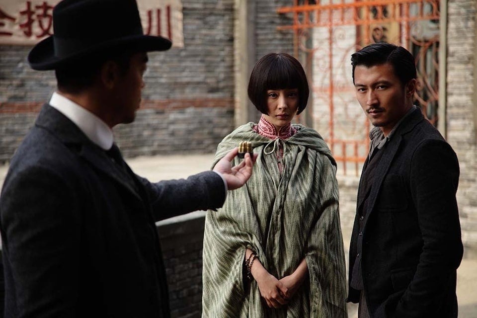 T&igrave;nh cũ kh&ocirc;ng rủ cũng tới: Bắt gặp Dương Mịch c&ocirc;ng khai nh&igrave;n Tạ Đ&igrave;nh Phong đắm đuối, chuyện qu&aacute; khứ bỗng hot lại?- Ảnh 10.