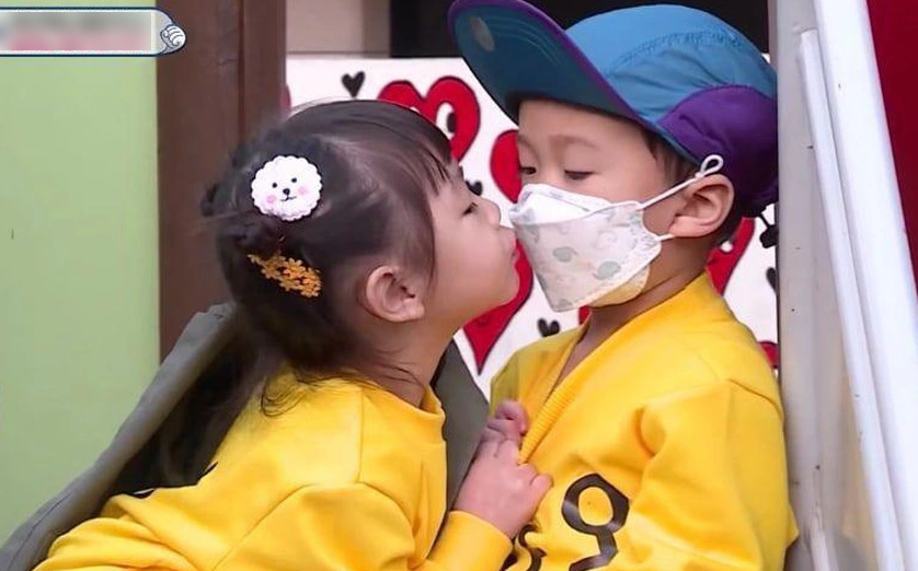 Tin nổi không: Đây mà là con trai của sao nam Running Man bị ghét nhất ư?- Ảnh 8. Tin nổi không: Đây mà là con trai của sao nam Running Man bị ghét nhất ư?- Ảnh 8.