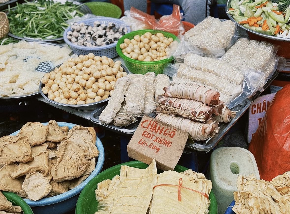 B&iacute; k&iacute;p đi chợ H&agrave;ng B&egrave; từ c&aacute;c n&agrave;ng d&acirc;u phố H&agrave; Nội- Ảnh 1.