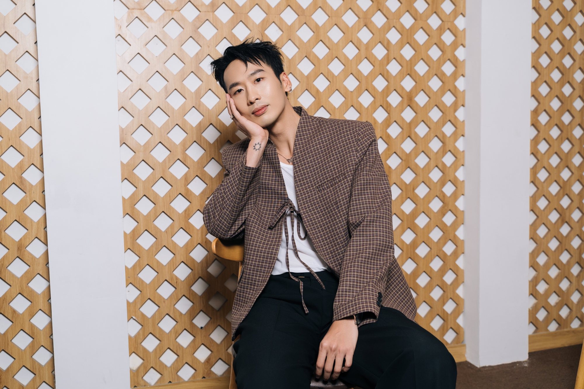 Tuấn Trần: T&ocirc;i gia trưởng thật nhưng lu&ocirc;n để &yacute; phản ứng của Phương Anh Đ&agrave;o, chỉ cần c&ocirc; ấy n&oacute;i &ldquo;Vậy hả?&rdquo; l&agrave; t&ocirc;i nổi da g&agrave;- Ảnh 6.