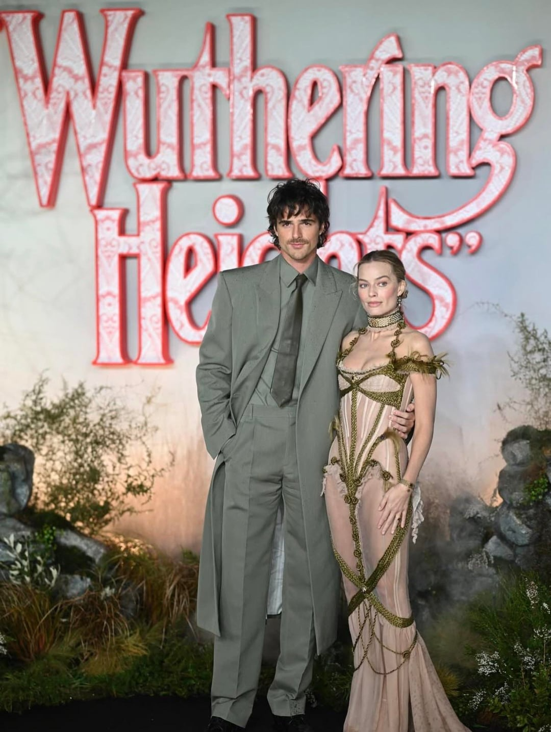 Cặp đôi đẹp nhất thế giới hiện tại: Lên đồ đồng điệu như fashion show, 