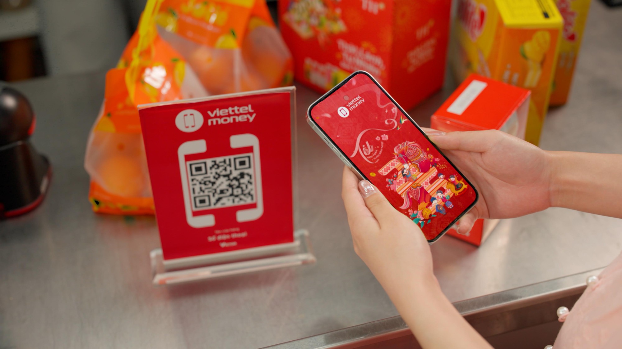 &Ocirc;ng bố sững người trước c&acirc;u hỏi của con g&aacute;i trong phim Tết của Tập đo&agrave;n Viettel- Ảnh 2.