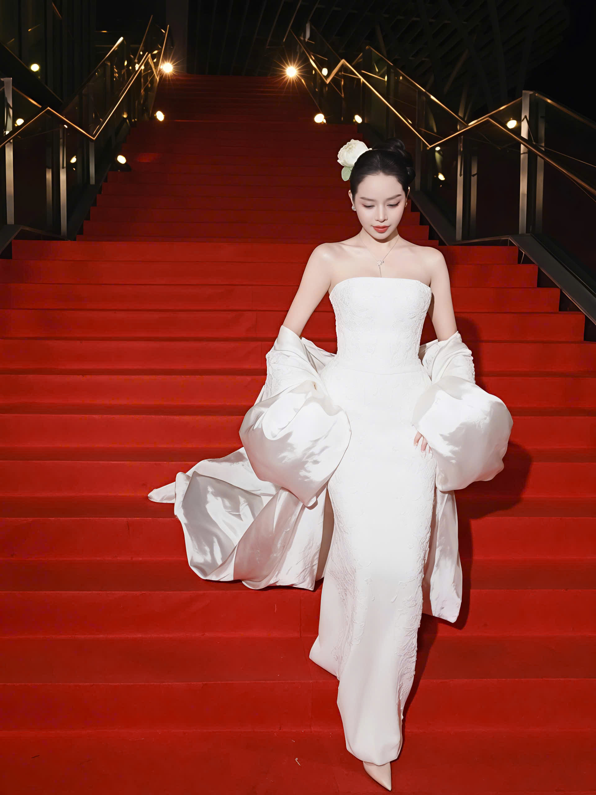 C&oacute; n&agrave;ng hậu quốc tế diện trang sức cao cấp, netizen b&oacute;c ra m&agrave; phải ng&atilde; v&igrave; gi&aacute; tiền v&agrave; dung diện!- Ảnh 1.