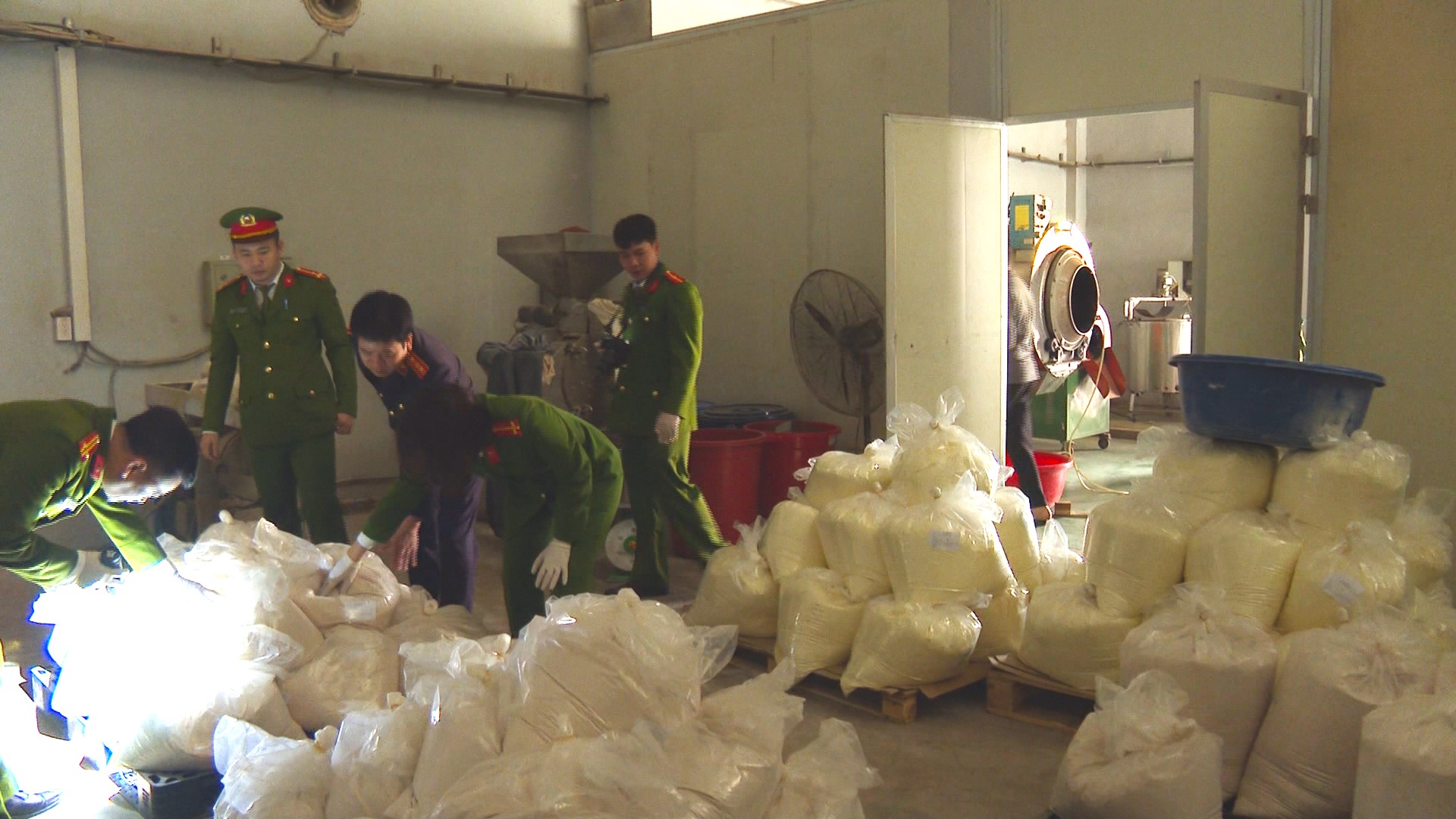 Kh&aacute;m x&eacute;t C&ocirc;ng ty cổ phần dược BMP, bắt Chủ tịch HĐQT Nguyễn Thị Hải Yến SN 1980- Ảnh 1.