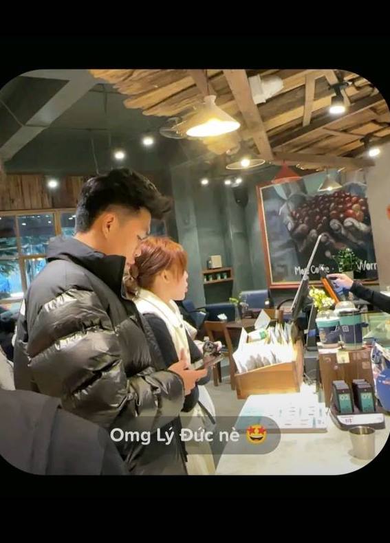 Kh&ocirc;ng c&ograve;n giấu giếm: Hotgirl bắn s&uacute;ng Ph&iacute; Thanh Thảo khoe ảnh L&yacute; Đức U23 Việt Nam trong ốp điện thoại, hẹn h&ograve; cực ngọt- Ảnh 2.