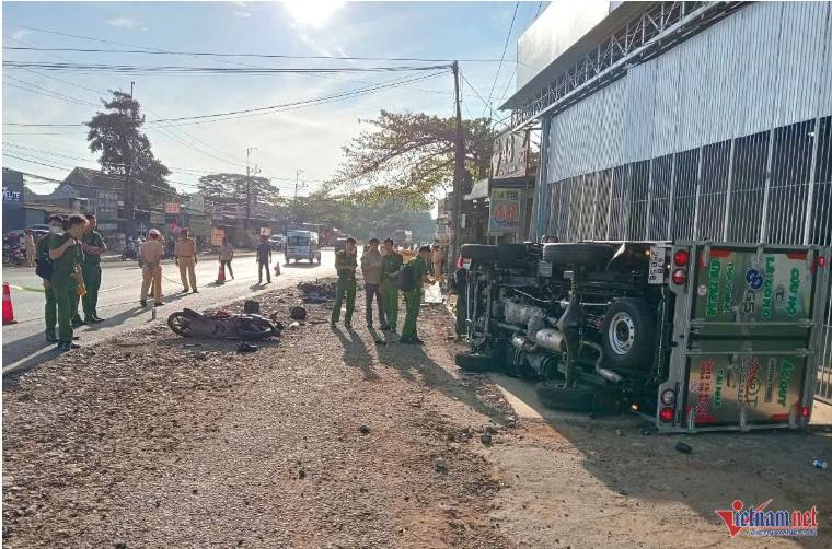 Kinh ho&agrave;ng hiện trường vụ t&ocirc;ng xe li&ecirc;n ho&agrave;n khiến 3 người thương vong- Ảnh 1.