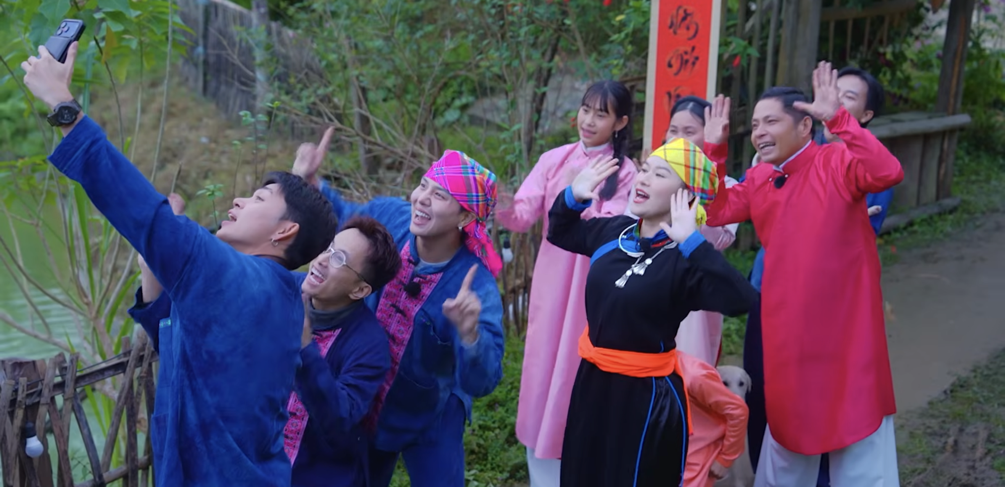 Khung hình hiếm nhất của gia đình chị Thông, tiểu mỹ nhân trong nhà lại khiến cõi mạng xôn xao- Ảnh 1. Khung hình hiếm nhất của gia đình chị Thông, tiểu mỹ nhân trong nhà lại khiến cõi mạng xôn xao- Ảnh 1.