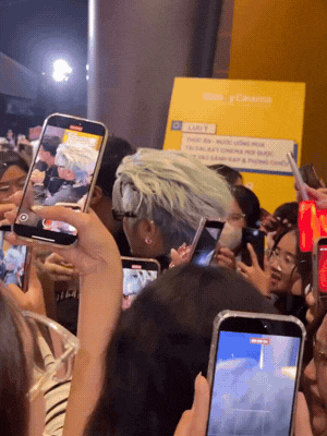 Khoảnh khắc 2 giây gây bức xúc tại sự kiện của Trấn Thành- Ảnh 1. Khoảnh khắc 2 giây gây bức xúc tại sự kiện của Trấn Thành- Ảnh 1.