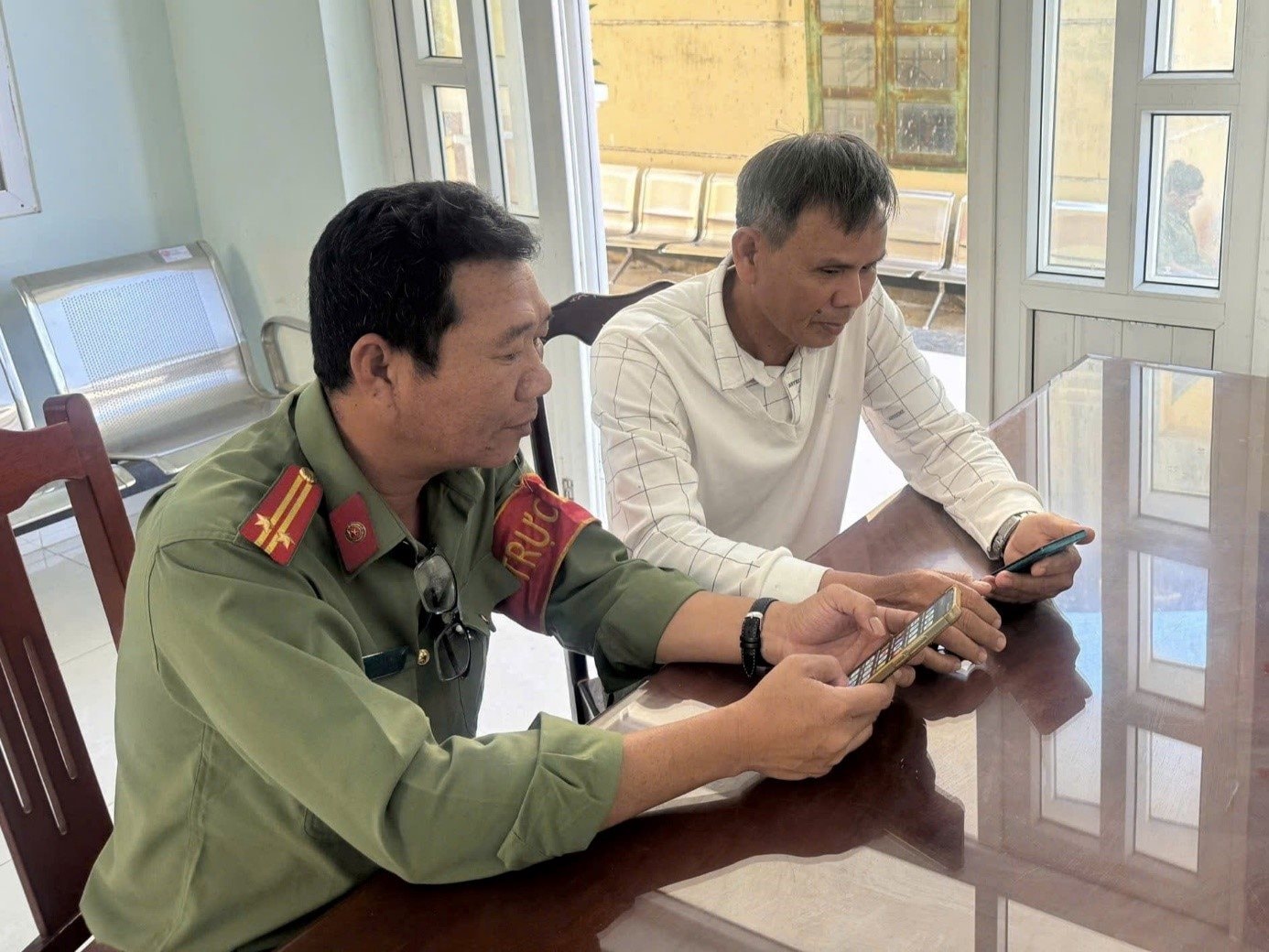 Gi&aacute;m đốc SN 1974 ph&aacute;t sinh giao dịch 300 triệu đồng chuyển khoản với chủ TK t&ecirc;n Đạo Lương Nữ Th&aacute;i Ho&agrave;: C&ocirc;ng an x&atilde; v&agrave;o cuộc l&agrave;m r&otilde;- Ảnh 2.