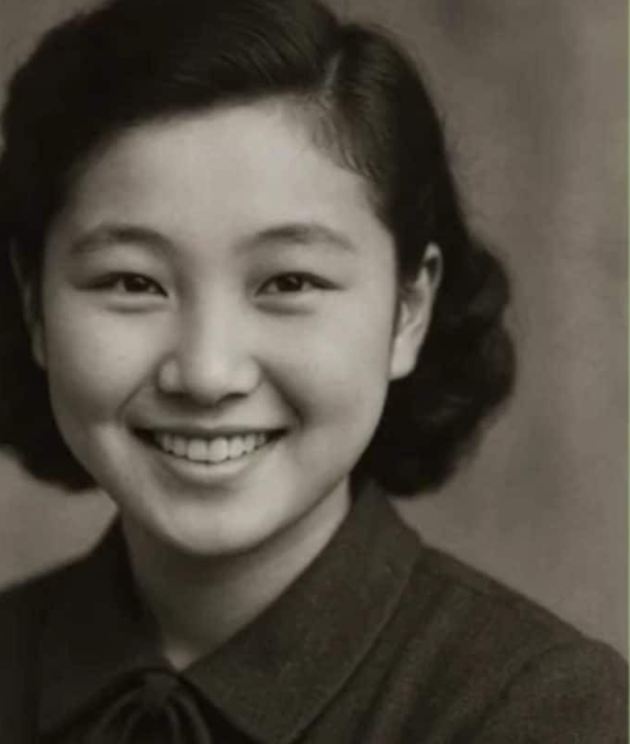 Chuyện kh&oacute; tin của nữ nh&acirc;n vi&ecirc;n 90 tuổi v&agrave; kỷ lục Guinness g&acirc;y sốt to&agrave;n cầu- Ảnh 2.