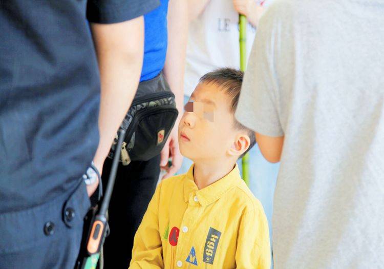 "Bố l&agrave;m việc vất vả thế m&agrave; sao nh&agrave; m&igrave;nh vẫn ngh&egrave;o?" - Người mẹ n&agrave;y đ&atilde; c&oacute; c&acirc;u trả lời hay nhất m&agrave; t&ocirc;i từng nghe- Ảnh 1.