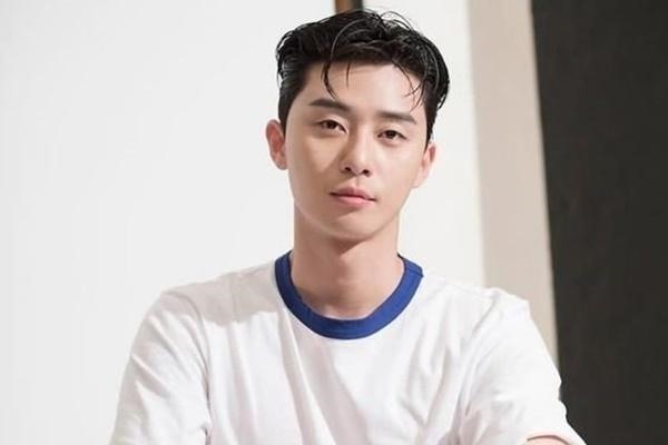 X&ocirc;n xao của showbiz H&agrave;n h&ocirc;m nay: Jisoo kết h&ocirc;n, Park Seo Joon x&aacute;c nhận đến dự- Ảnh 2.
