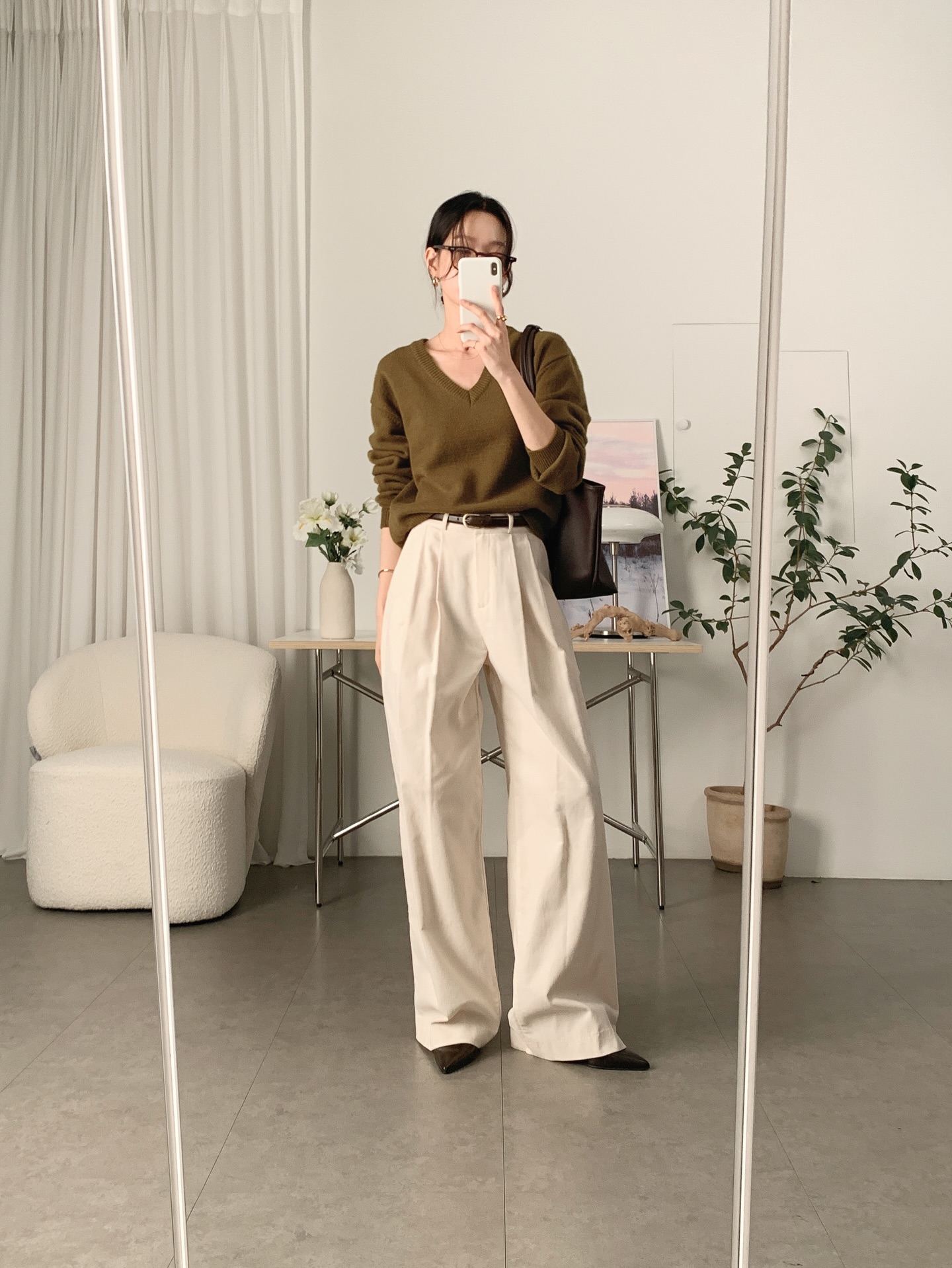 Trang phục m&agrave;u trắng đang 