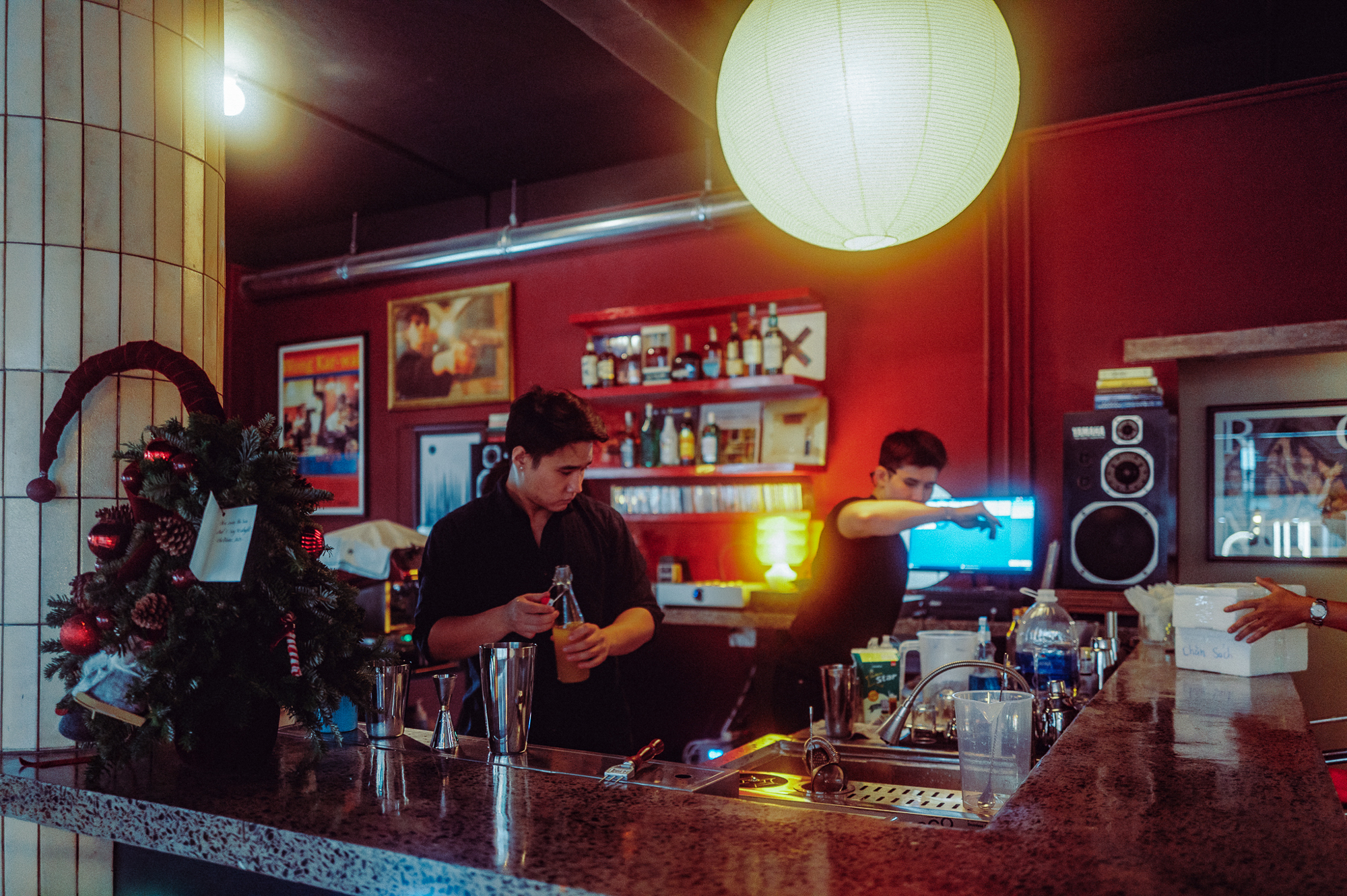 Cuối c&ugrave;ng đ&atilde; t&igrave;m thấy một Listening Bar đậm chất điện ảnh giữa T&acirc;n Định cho những ai muốn 