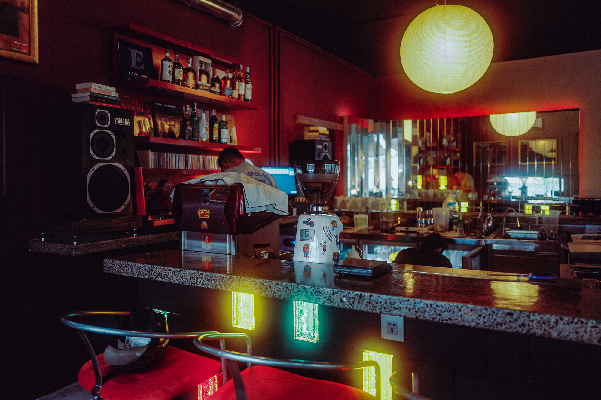 Cuối c&ugrave;ng đ&atilde; t&igrave;m thấy một Listening Bar đậm chất điện ảnh giữa T&acirc;n Định cho những ai muốn 