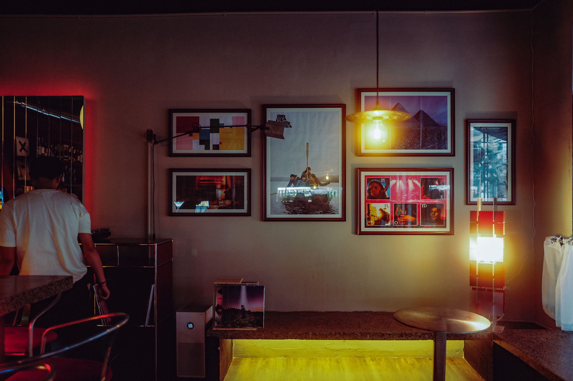 Cuối c&ugrave;ng đ&atilde; t&igrave;m thấy một Listening Bar đậm chất điện ảnh giữa T&acirc;n Định cho những ai muốn 