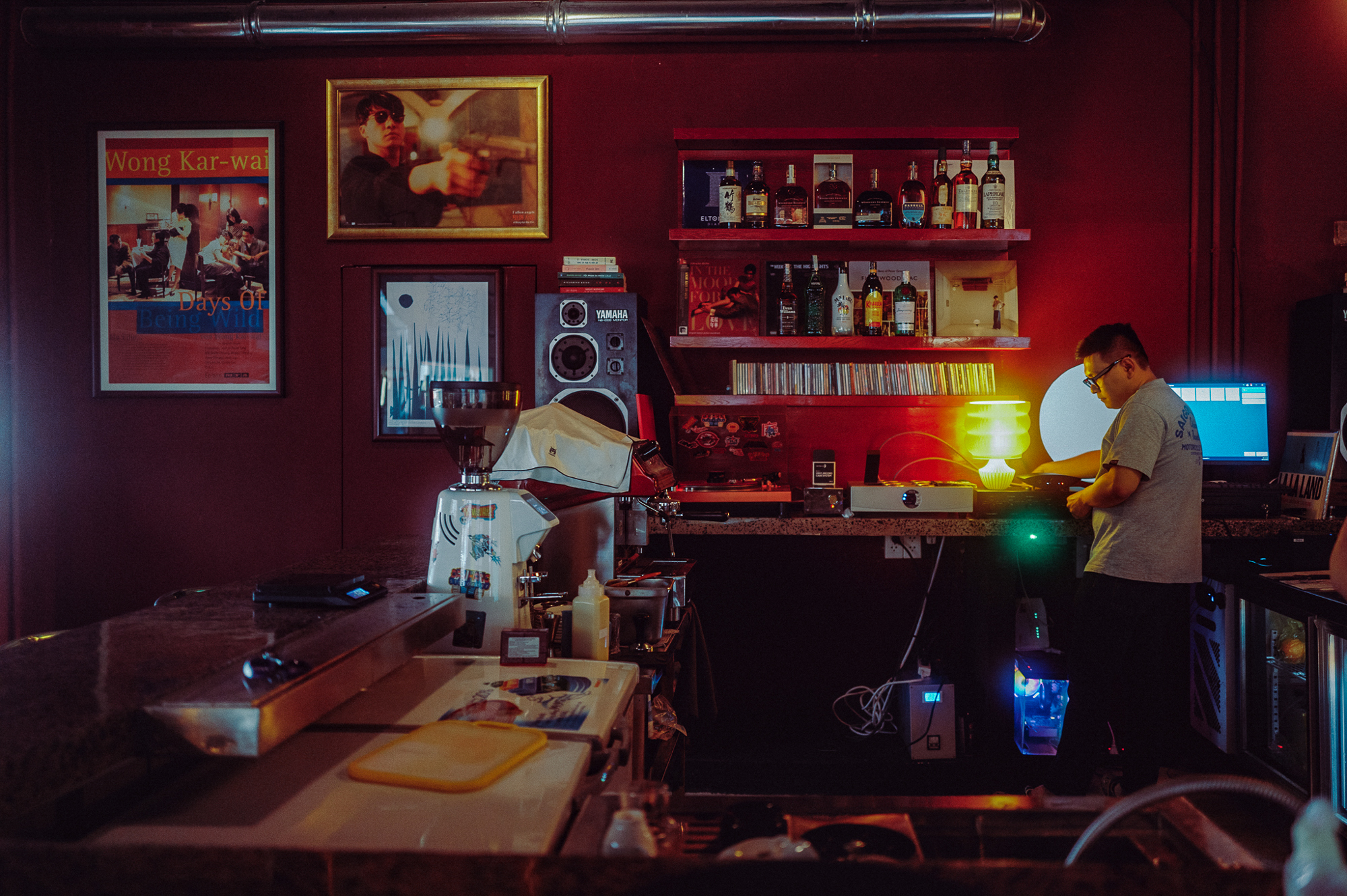 Cuối c&ugrave;ng đ&atilde; t&igrave;m thấy một Listening Bar đậm chất điện ảnh giữa T&acirc;n Định cho những ai muốn 