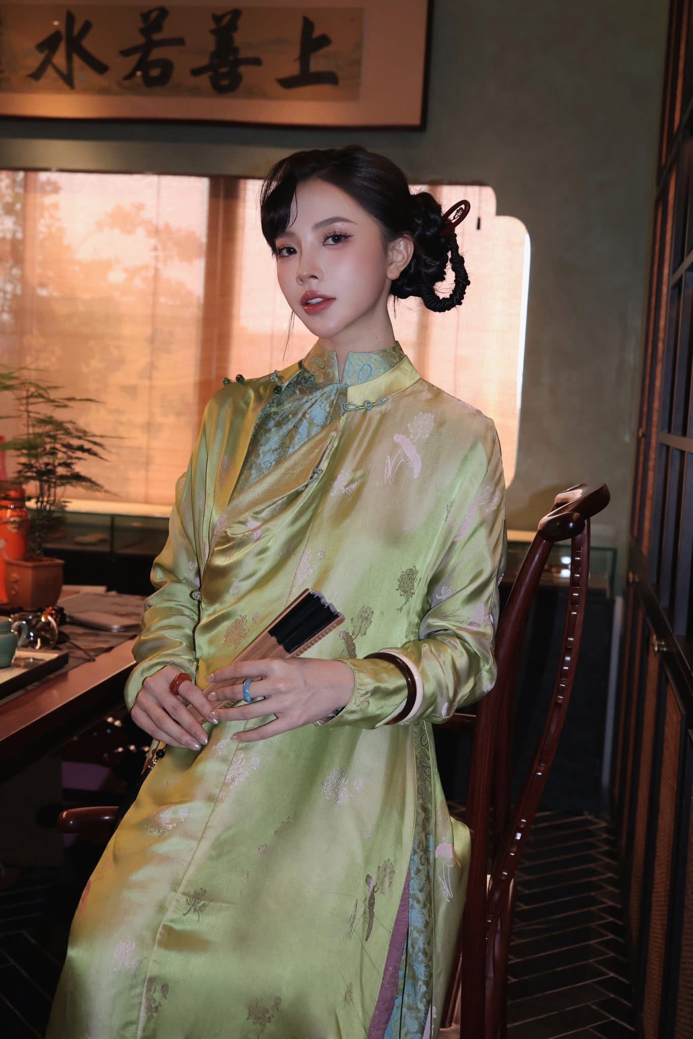 C&oacute; một kiểu &aacute;o d&agrave;i Tết, c&agrave;ng biến tấu lại c&agrave;ng "thị phi"- Ảnh 8.