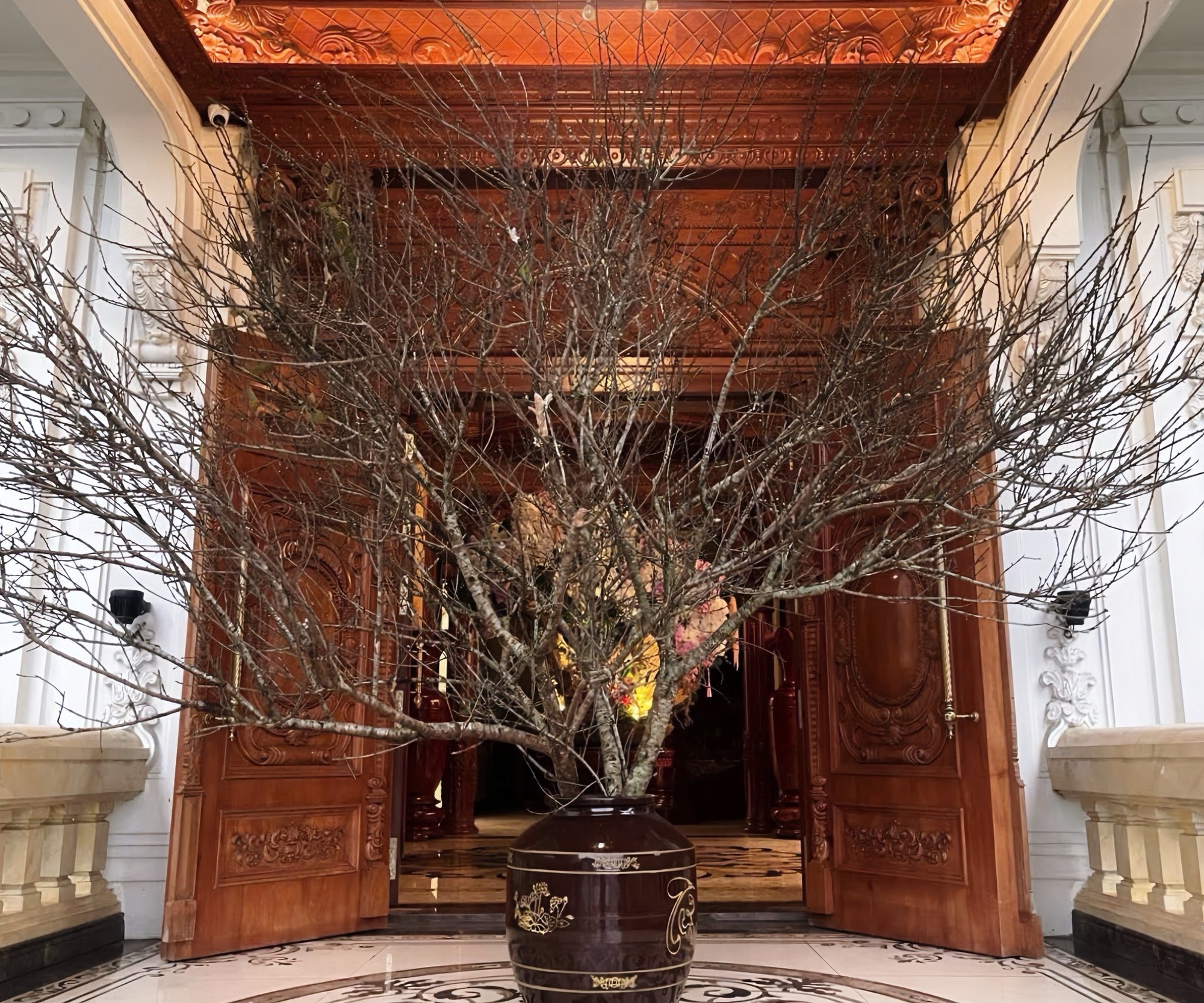 Valentine cũng l&agrave; 27 Tết, hội CEO, ph&uacute; b&agrave; trưng mai - đ&agrave;o - quất ngập biệt thự đọ đẳng cấp: Hoa hồng "thất sủng"?- Ảnh 27.