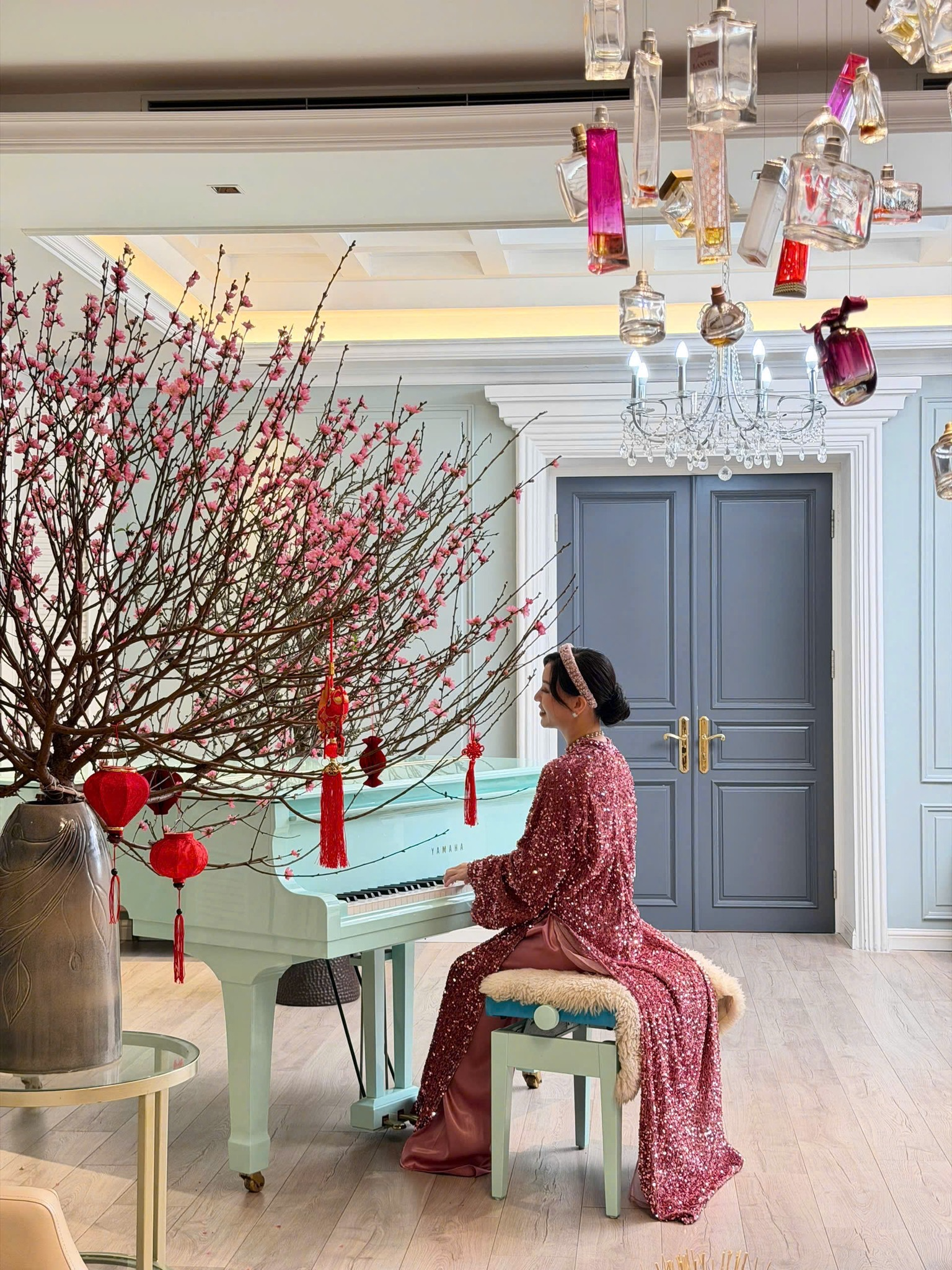 Valentine cũng l&agrave; 27 Tết, hội CEO, ph&uacute; b&agrave; trưng mai - đ&agrave;o - quất ngập biệt thự đọ đẳng cấp: Hoa hồng "thất sủng"?- Ảnh 6.