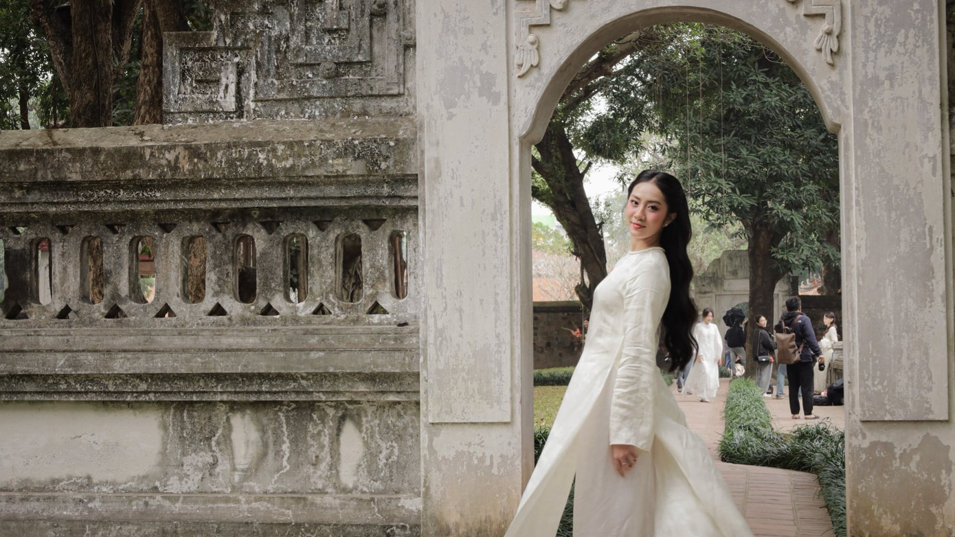 D&agrave;n hoa, &aacute; hậu khoe d&aacute;ng với &aacute;o d&agrave;i Tết- Ảnh 4.