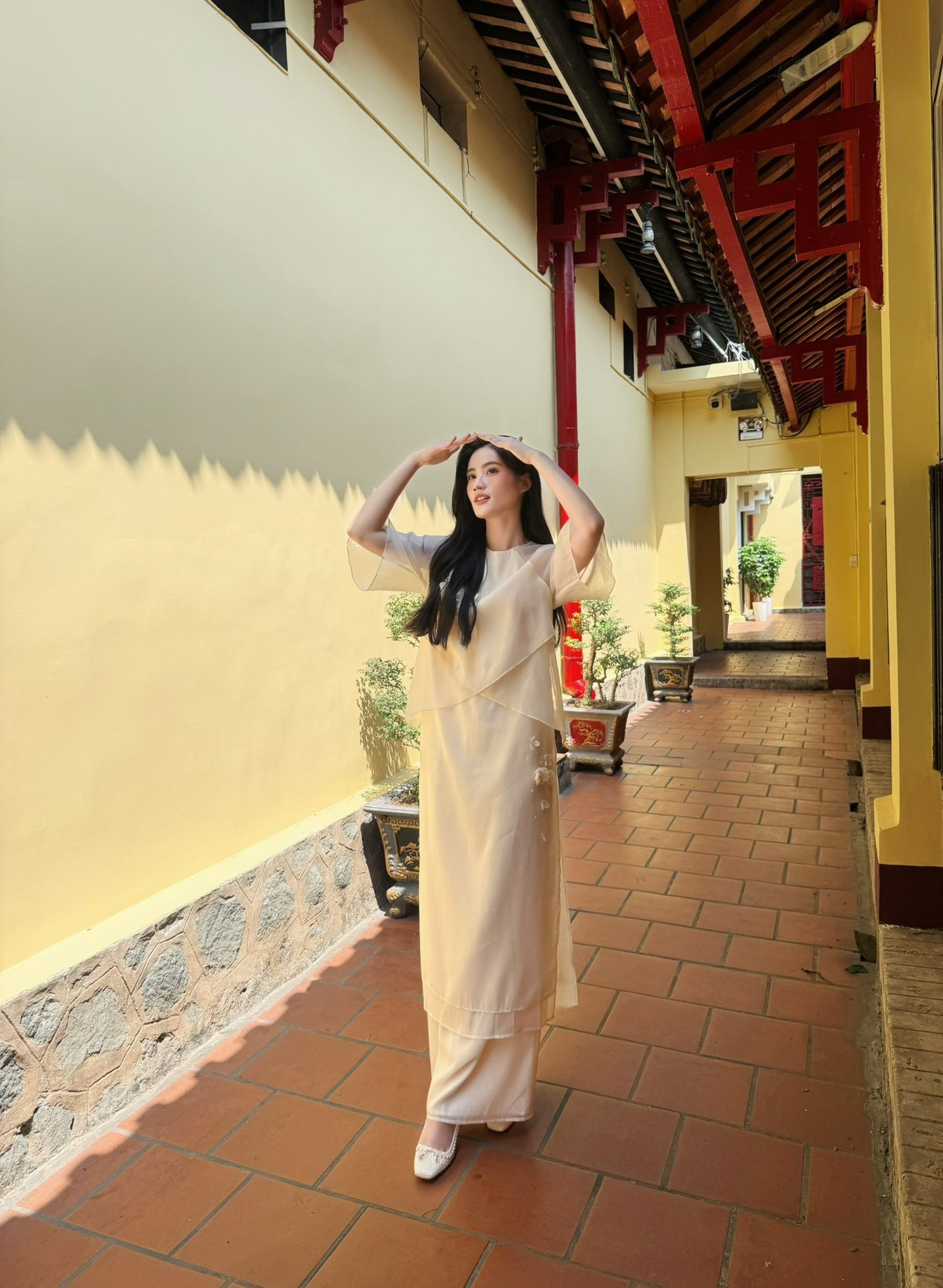 D&agrave;n hoa, &aacute; hậu khoe d&aacute;ng với &aacute;o d&agrave;i Tết- Ảnh 20.