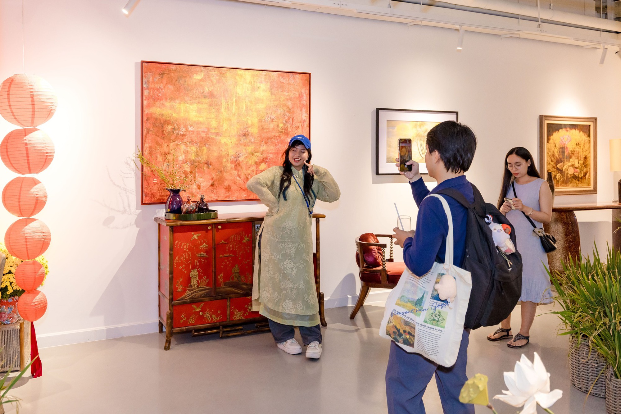 Góc sống ảo "điên đảo" nhất Tết này: Rộng gấp 10 lần quán cà phê thường, vào cửa 0 đồng mà còn được xin chữ ông đồ- Ảnh 10. Góc sống ảo "điên đảo" nhất Tết này: Rộng gấp 10 lần quán cà phê thường, vào cửa 0 đồng mà còn được xin chữ ông đồ- Ảnh 10.