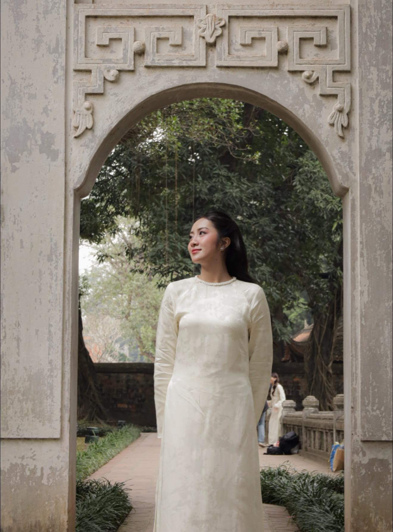 D&agrave;n hoa, &aacute; hậu khoe d&aacute;ng với &aacute;o d&agrave;i Tết- Ảnh 2.